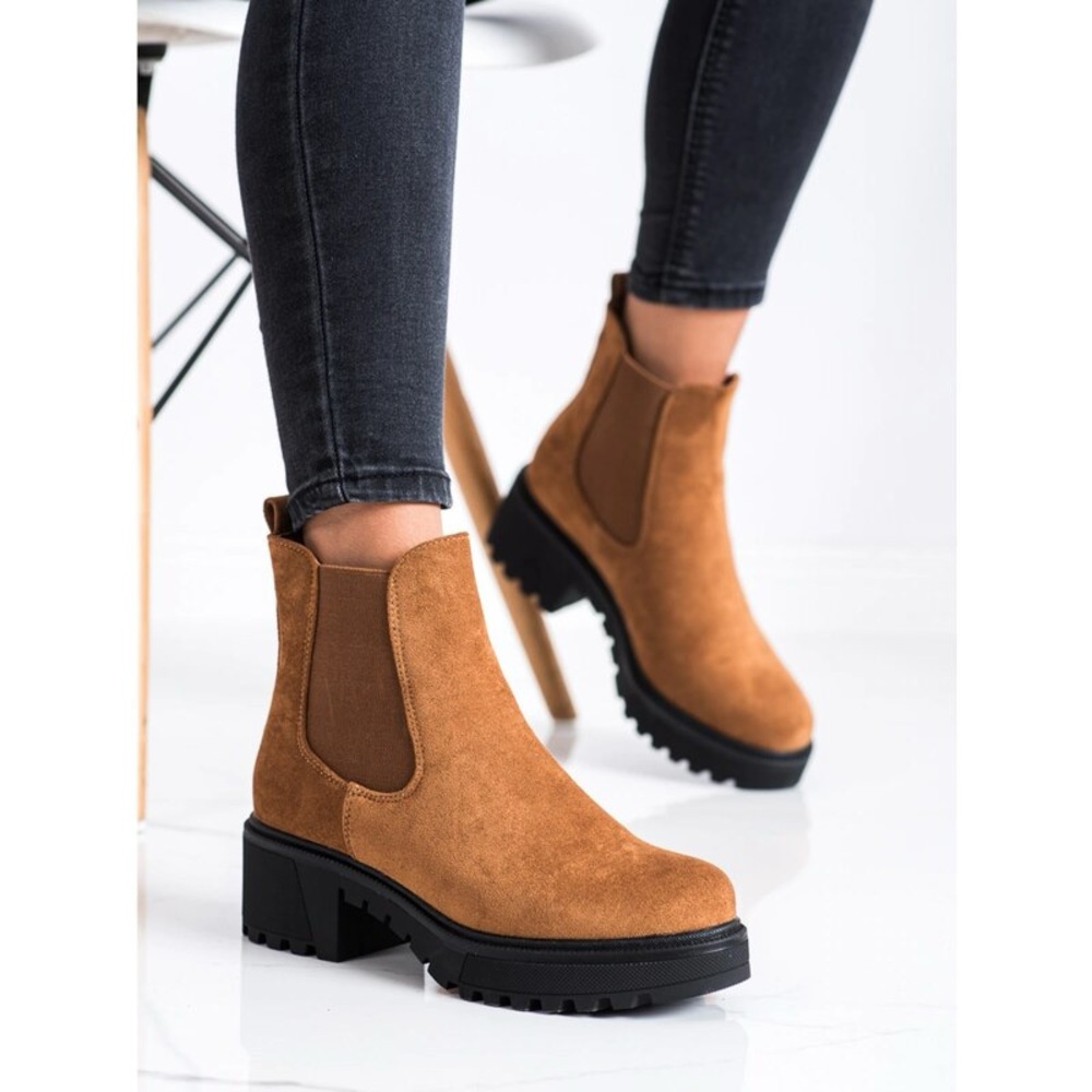 LIKE NEW Women's Suede Camel Chunky Chelsea Boot Ankle Platform Heel